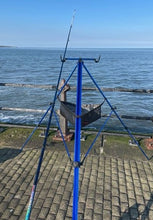 Load image into Gallery viewer, Midwater Luggage Tripod Nets
